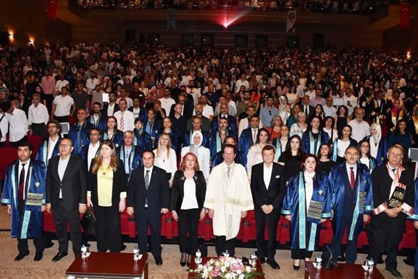 Dicle Üniversitesi Ziya Gökalp Eğitim Fakültesi mezunları uğurladı