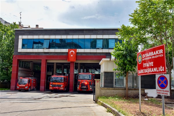 Diyarbakır İtfaiyesinden yangınlara karşı çalışma