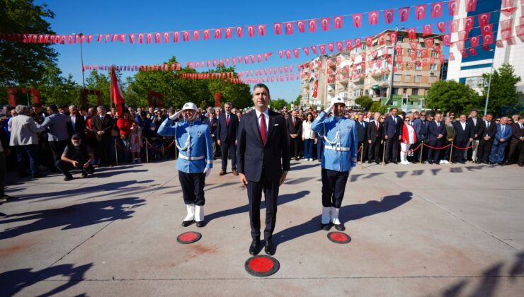 Kartal’da 19 Mayıs kutlamaları çelenk töreniyle başladı