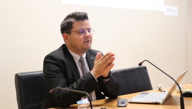 Altıntaş, Dış Ticaret öğrencileriyle bir araya geldi