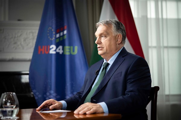 Orban: Avrupa’nın tekrar ayağa kalkmasını tercih ediyoruz