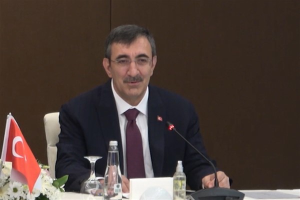 Yılmaz’dan Uluslararası İslam Sanatları Fuarı’na ziyaret