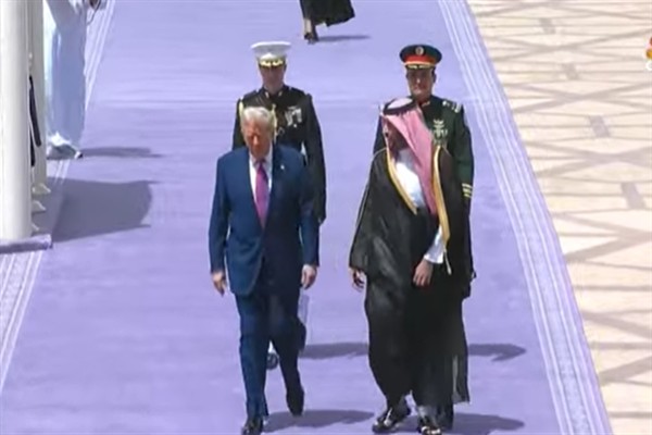 Trump, Orta Doğu seyahatini başlatmak için Suudi Arabistan’a geldi