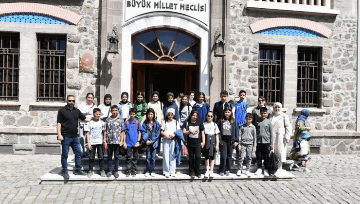 Mamaklı öğrenciler müzeleri geziyor