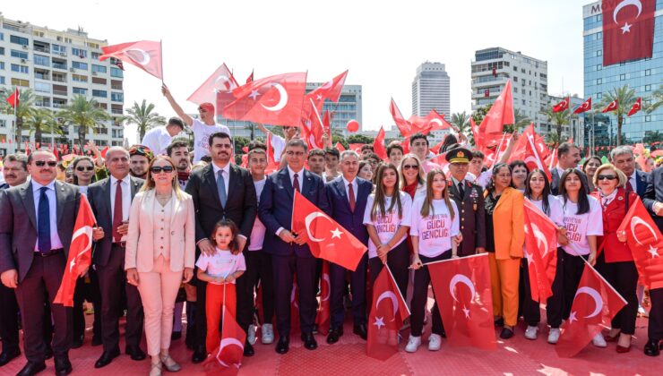 İzmir’de 19 Mayıs kutlamaları gösterilerle başladı