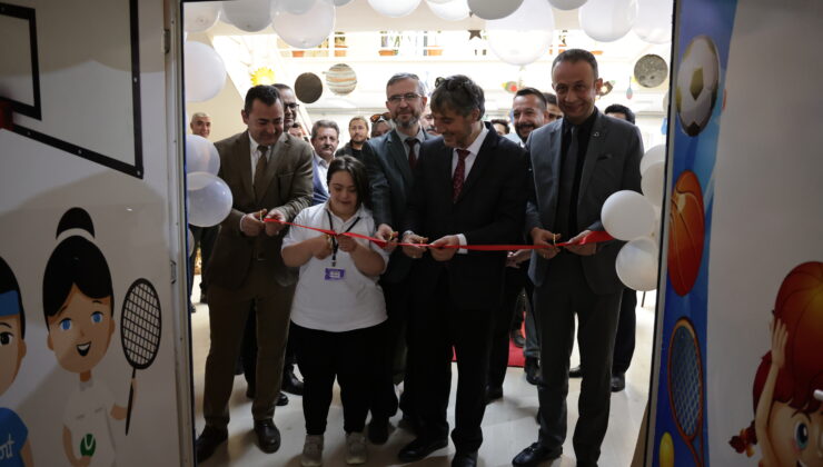 Kütahya’da TÜBİTAK 4006 Bilim Fuarı açılışı yapıldı