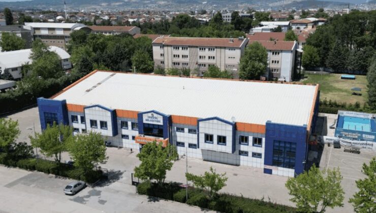 İnegöl Belediyesi’nde gençlere özel kurslar başladı