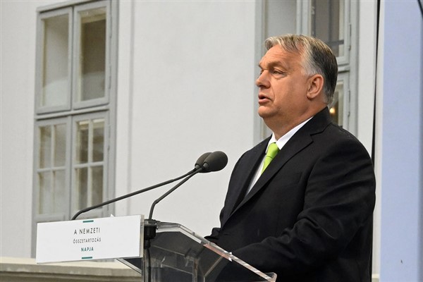 Orban: Görevimiz kendi insanlarımızı korumaktır