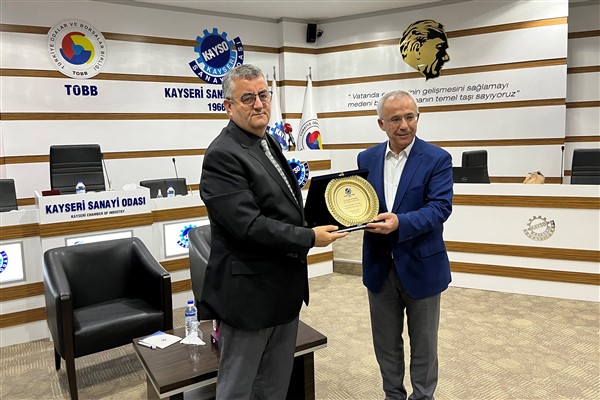 Kayseri Büyükşehir’in ekonomiye katkıları plaketle taçlandırıldı
