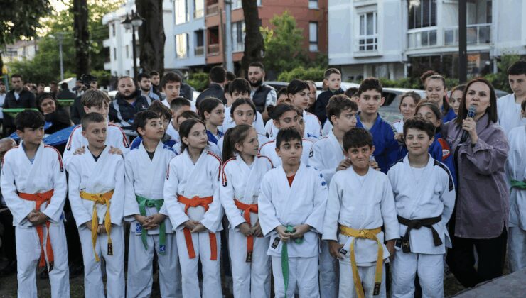 Özlü, mahalle ziyaretleri kapsamında genç sporcularla bir araya geldi