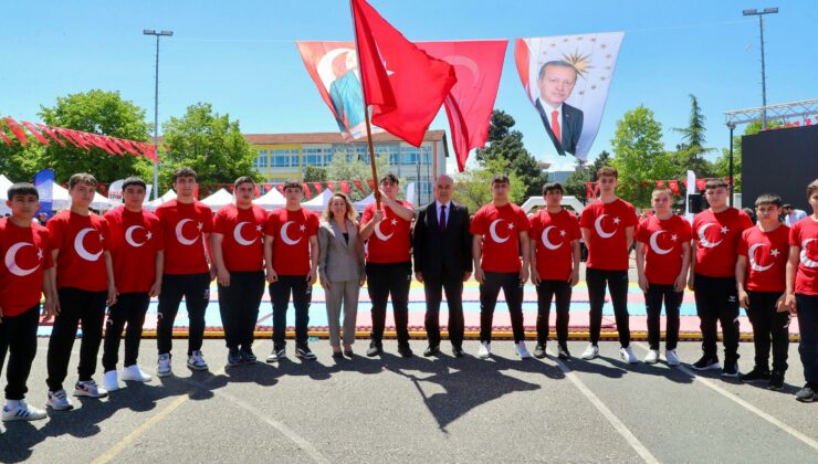 Vali Erol, 19 Mayıs kutlamalarına katıldı