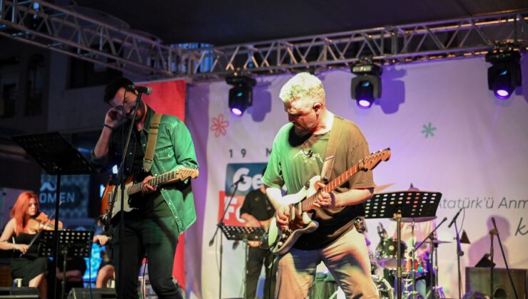 Grup Zoza ilk konserinde Bornovalılarla buluştu
