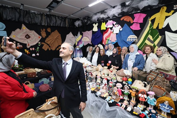 Çayırova’da el emeği göz nuru eserler görücüye çıktı