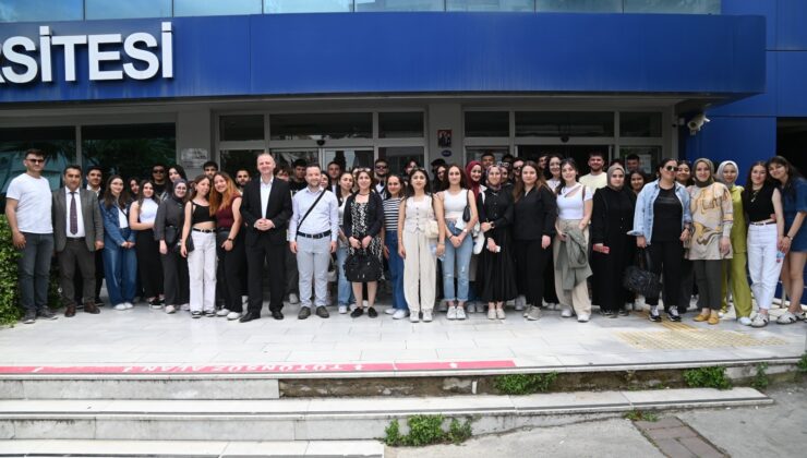 Manisa Büyükşehir Belediyesi’nden öğrencilere kariyer desteği