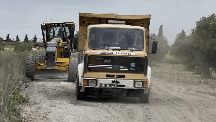 Akhisar Belediyesi yol bakım çalışmalarını sürdürüyor