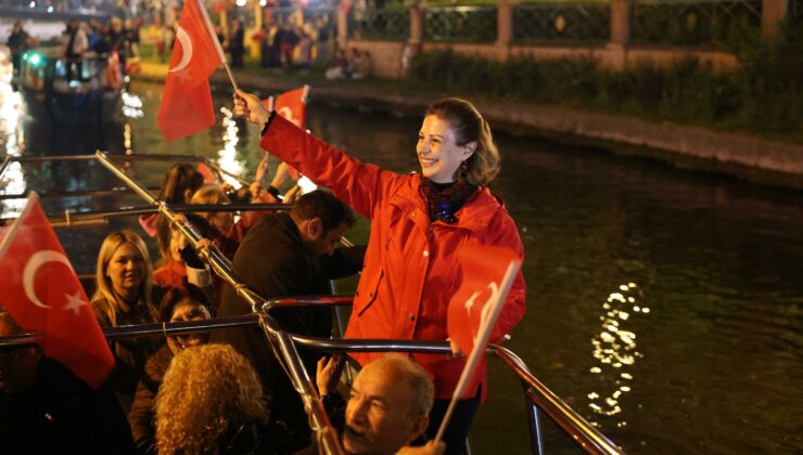 Porsuk Çayı’nda fener alayı düzenlendi