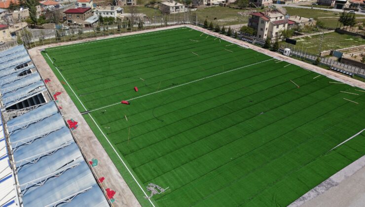 Başakpınar Spor Merkezi’nin çim sahası ile yedek ve sağlık kulübeleri yenileniyor