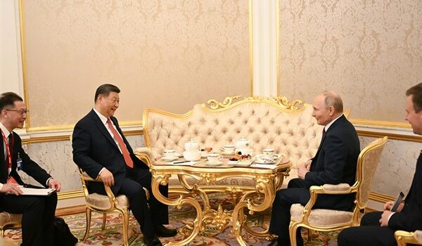 Xi ve Putin, Ukrayna krizini ele aldı