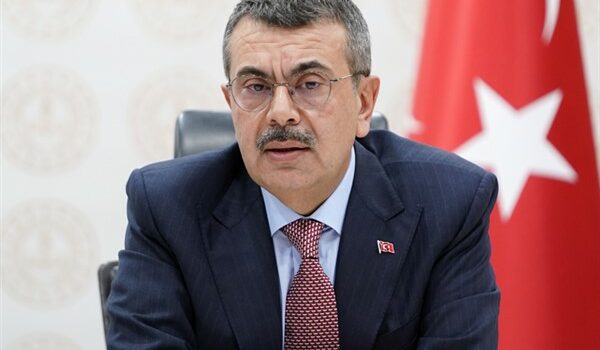 Bakan Tekin’den Zeytinburnu Atatürk İlkokulu’na ziyaret