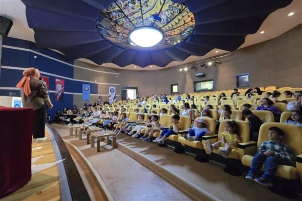 Dicle Üniversitesi’nde “Erken Çocukluk Dönemine İlham Veren” konferansı düzenlendi