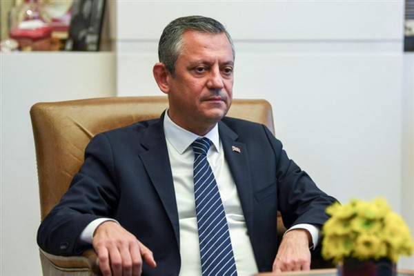 CHP Genel Başkanı Özel, eczacı meslektaşlarıyla buluştu
