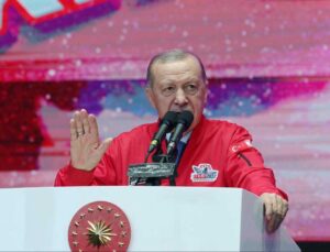 Cumhurbaşkanı Erdoğan’dan KKTC’de sert mesaj: “Başörtüsüne dokunan karşısında bizi bulur