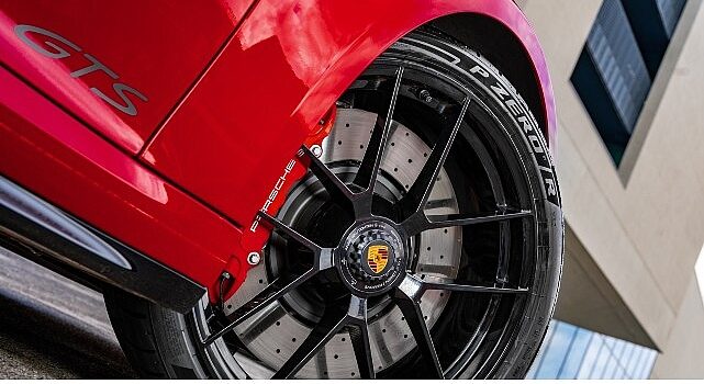 Pirelli, İlk Hibrit Motorlu Yeni Porsche 911 GTS’nin Ekipmanı Oldu