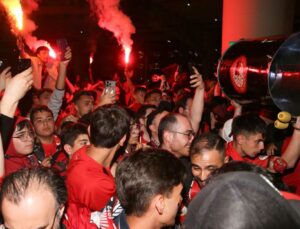 Süper Lig'e yükselen Gençlerbirliği'ne Ankara'da görkemli karşılama