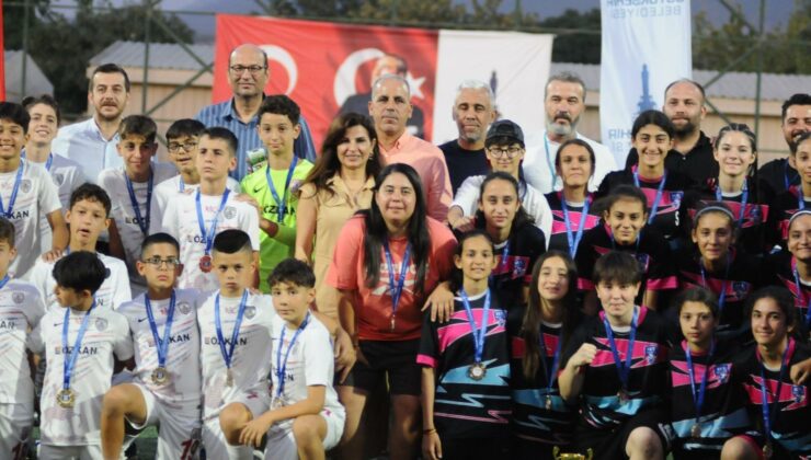 İzmir Büyükşehir Belediyesi’nin sponsor olduğu ligler tamamlandı