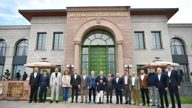 Başkan Büyükkılıç’a hizmetlerinden dolayı tebrik