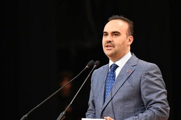 Bakan Kacır: “Milli gururumuz SOM’un yerli turbojet motoru hedefi tam isabet vurdu