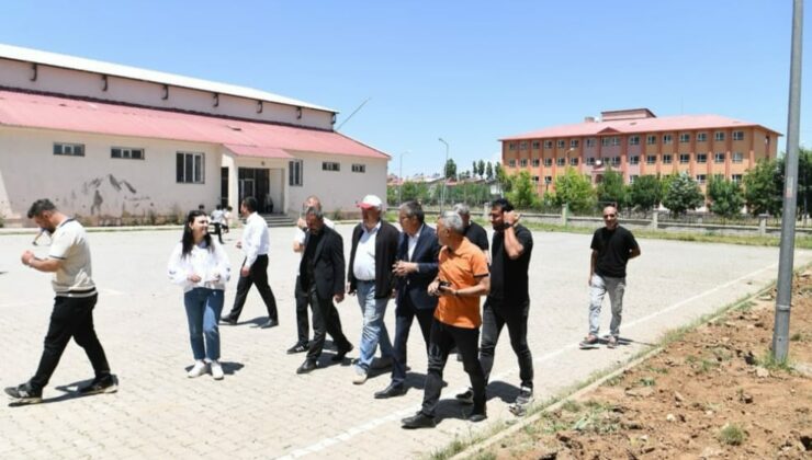 Eş Başkan Söylemez, okul bahçesindeki çalışmaları yerinde inceledi