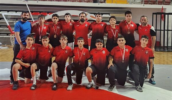 Çorum Belediyesi Spor Kulübü Güreş Takımı’ndan madalya