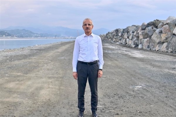 Uraloğlu: Türkiye dünyanın her yerinde çözüm odaklı güzel işler yapıyor