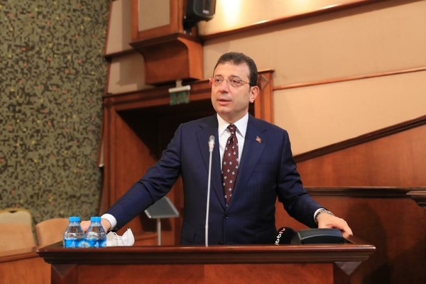 İmamoğlu: Bu ülkeyi uçurumun kenarına getirmekten vazgeçin