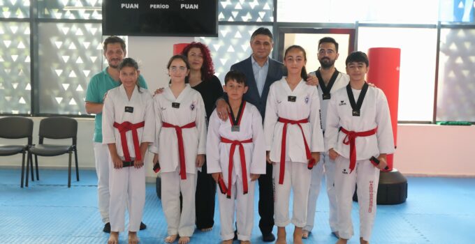 Aliağa Belediyesi, tekvando kursunun sporcuları kuşak atladı