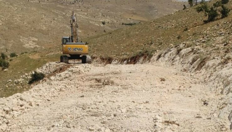Mazıdağı Belediyesi, kırsal kalkınma için yol çalışmalarını sürdürüyor