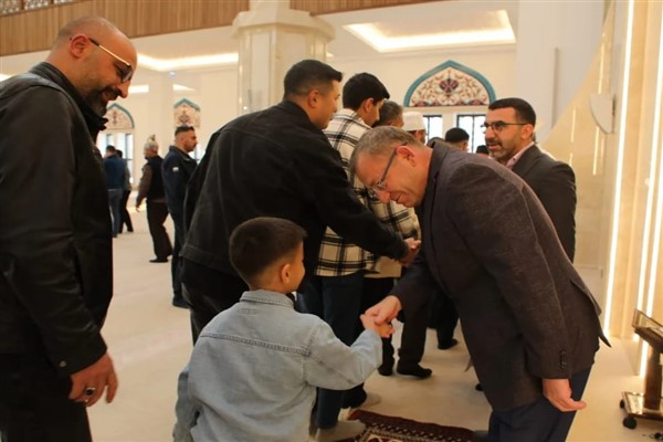 Kars Valisi Polat vatandaşlarla bayramlaştı