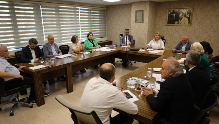 İzmit Belediyesinde yeni başkan yardımcılarının sorumluluk alanları belirlendi