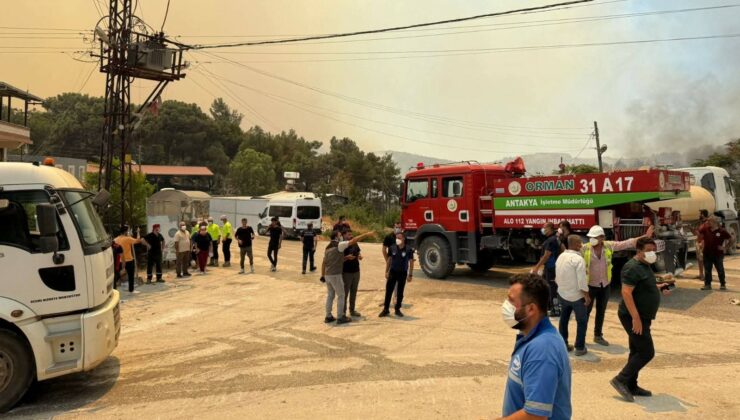 Yetkililerden yangına müdahale için trafik güzergahlarının açık tutulması çağrısı