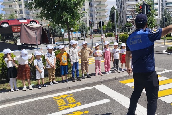 Kayapınar’da çocuklara trafik eğitimi
