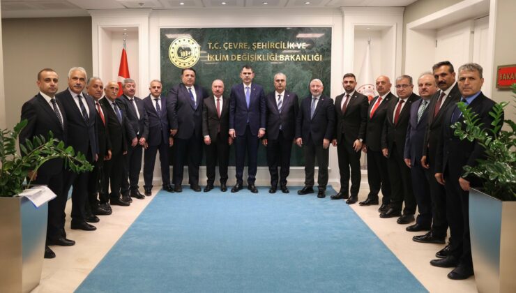 Çorum heyetinden Bakan Kurum’a ziyaret