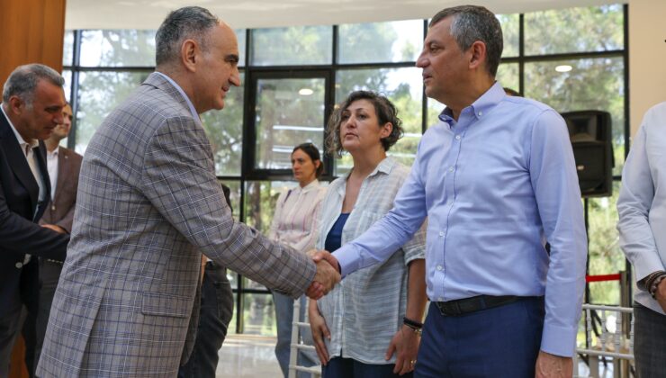 CHP Genel Başkanı Özel, Ferdi Zeyrek için taziyeleri kabul etti