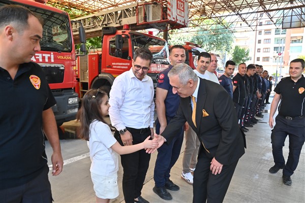 Manisa Büyükşehir yönetimi çalışanlarla bayramlaştı