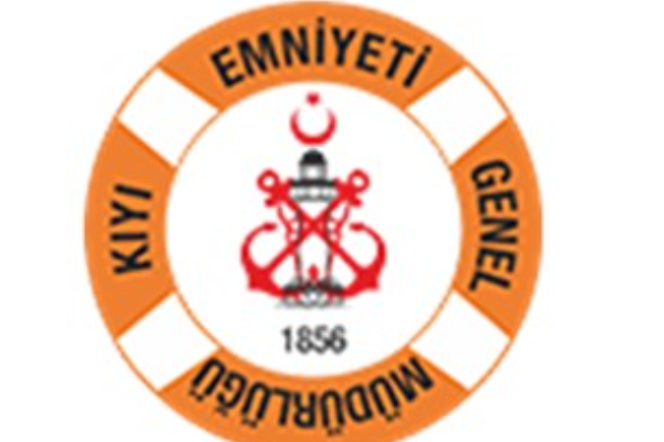 KEGM, sürüklenen tarak gemisini emniyetle barınağa yanaştırdı