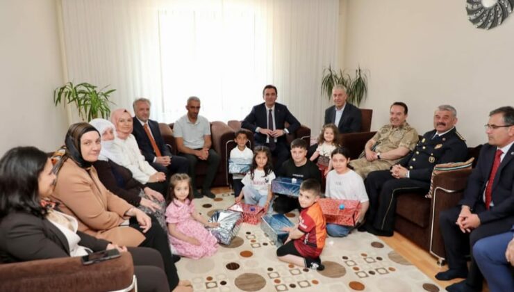 Bitlis Valisi Karakaya’dan şehit ailelerine bayram ziyareti