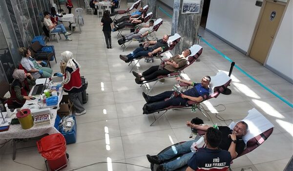 Kayseri Büyükşehir Belediyesi personelinden kan bağışı