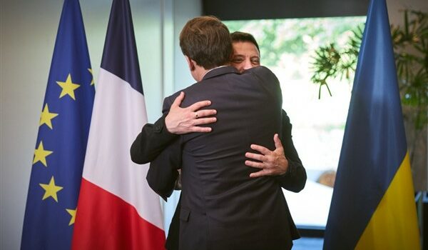 Macron: Barışın sağlanması için baskı yapmaya devam edeceğiz