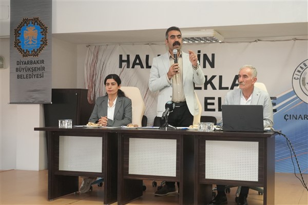 Eş Başkan Hatun, Çınar’daki muhtarlar ile bir araya geldi