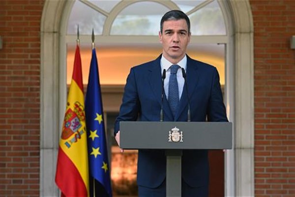 Sanchez, Eurogroup Başkanlığı’na adaylığını koyan Cuerpo’yu destekledi